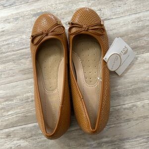 Gold Toe Snakeskin Textured Flats